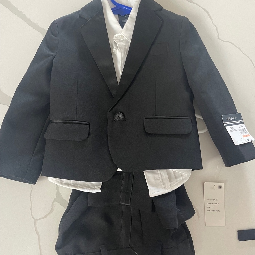 Nautica suit 2 t new
